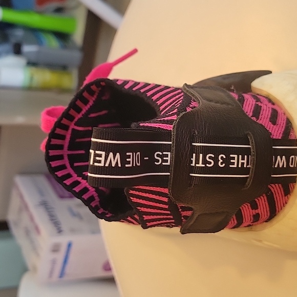 Adidas NMD Boost shoes pink/ black white 3 stripes dieweltmark Sz 9 1/2 Like New - Picture 7 of 9